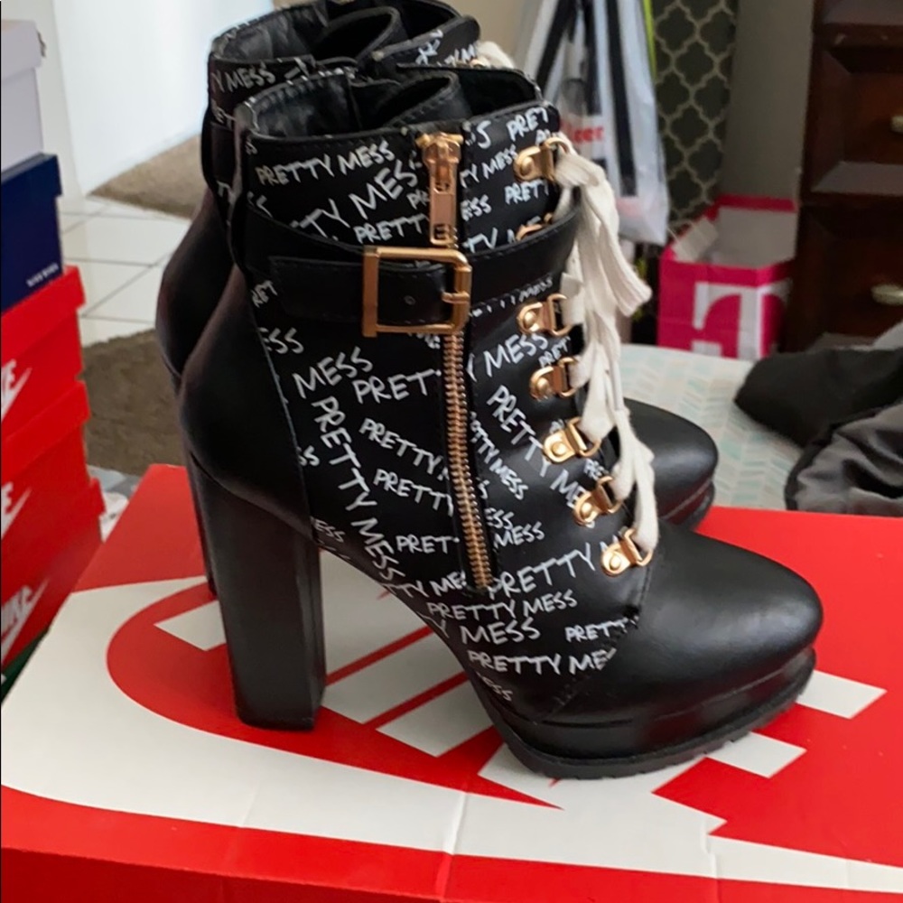 Pretty Mess heels - Picture 3 of 4